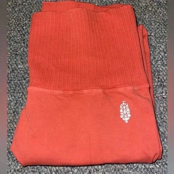 Free People Movement High-Rise 7/8 Good Karma Legging Pomelo‎ - Picture 3 of 5